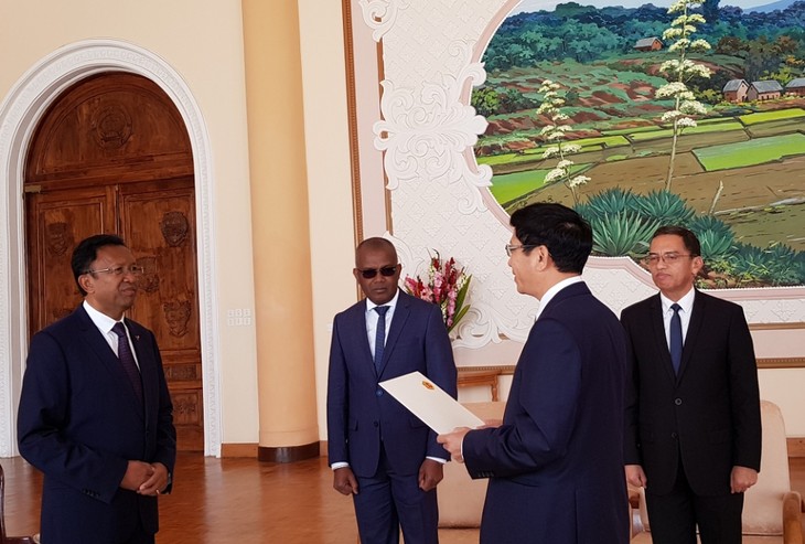 Madagaskar menghargai dan ingin mendorong hubungan persahabatan tradisional dan kerjasama yang baik dengan Viet Nam - ảnh 1