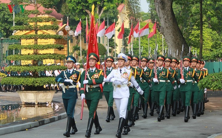 Panorama kunjungan Kenegaraan Presiden Indonesia, Joko Widodo di Viet Nam - ảnh 1