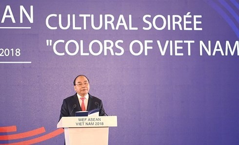 PM Nguyen XuanPhuc dan Istri memimpin Pasar Malam tentang  Sosialisasi kebudayaan Viet Nam  - ảnh 1