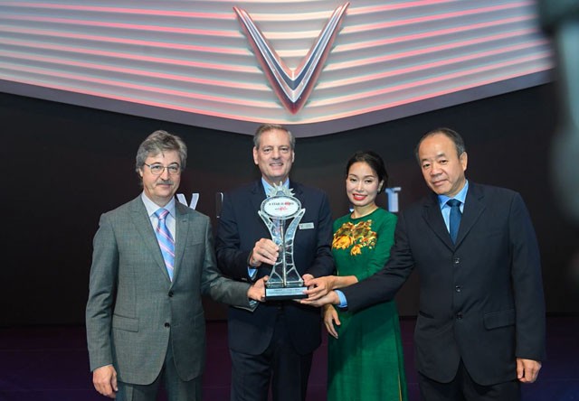Vinfast menerima Penghargaan “Bintang Baru” di Paris Motor Show 2018 - ảnh 1