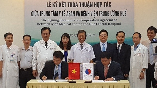 Rumah Sakit Pusat Hue bekerjasama dengan Pusat Kesehatan ASAN dalam melaksanakan program pencangkokan hati - ảnh 1