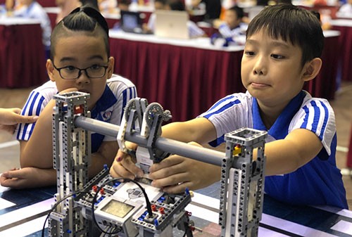 Kontes Robothon 2018 turut mengembangkan pola fikir ilmiah dan kemampuan membuat program di kalangan pelajar - ảnh 1