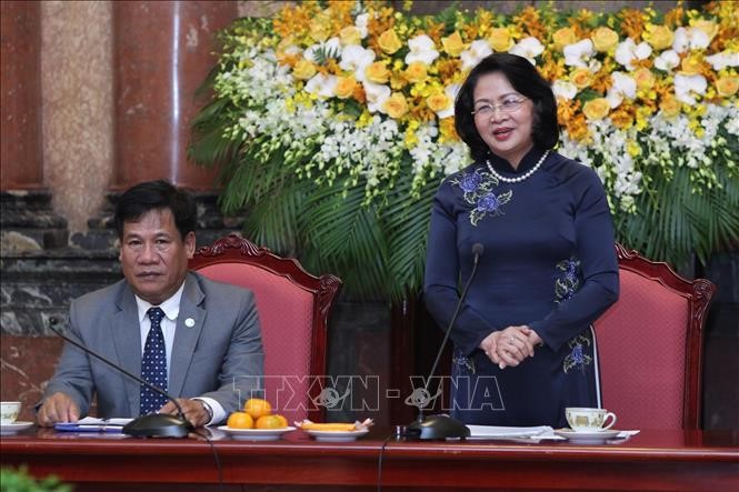 Wakil Presiden Viet Nam, Dang Thi Ngoc Thinh menerima delegasi orang-orang yang berkewibawaan Provinsi Dong Nai - ảnh 1