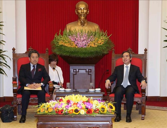 Kepala Departemen Ekonomi KS PKV, Nguyen Van Binh menerima Gubernur Bank Kerjasama Internasional Jepang - ảnh 1