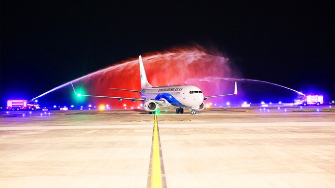 Bandara internasional Van Don (Provinsi Quang Ninh) menyambut misi penerbangan internasional yang pertama - ảnh 1