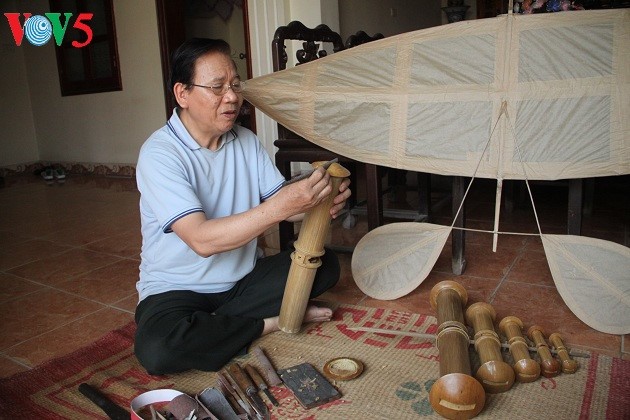 Artisan unggul Nguyen Huu Kiem membawa layang-layang Vietnam terbang jauh - ảnh 2