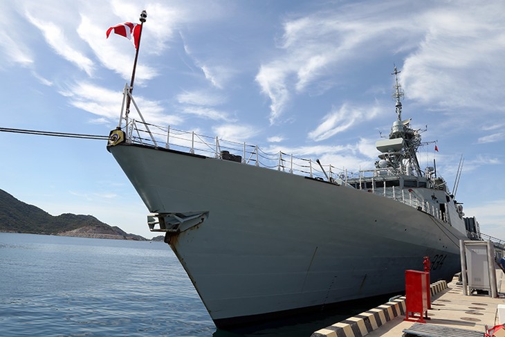 Dua kapal Angkatan Laut Kanada melakukan kunjungan persahabatan Vietnam - ảnh 1