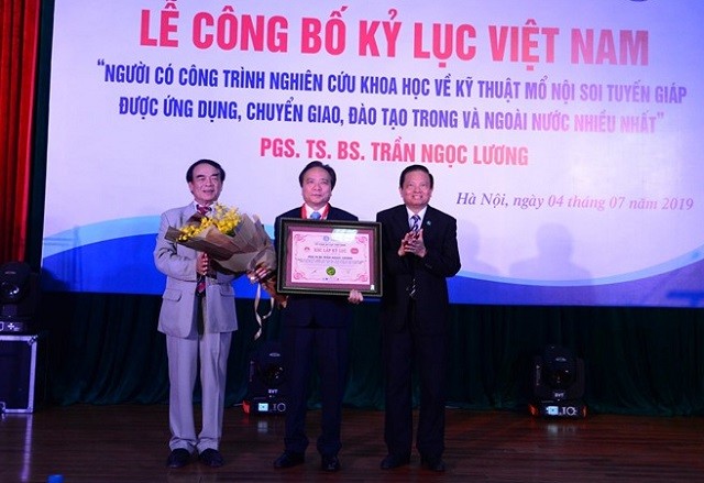 Profesor Muda, Doktor Tran Ngoc Luong – pakar papan atas di bidang operasi endoskop kelenjar tiroid - ảnh 1
