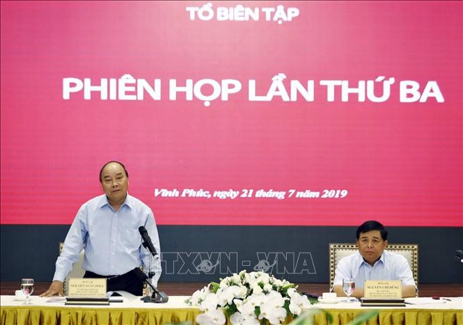 PM Nguyen Xuan Phuc memimpin rapat Tim Redaksi Sub-komisi Sosial-Ekonomi untuk Kongres Nasional ke-13 PKV - ảnh 1