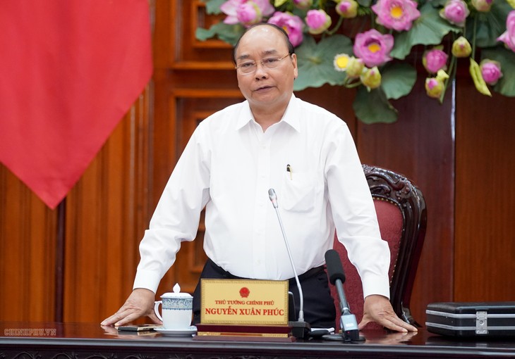 PM Vietnam, Nguyen Xuan Phuc memimpin sidang Badan Harian Pemerintah tentang opsi alokasi sumber modal untuk proyek-proyek nasional yang penting - ảnh 1
