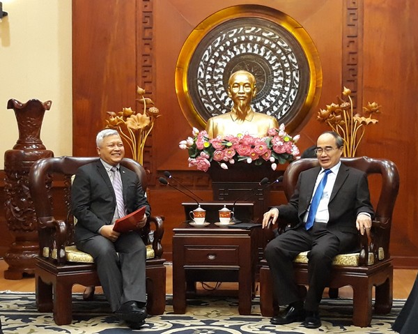 Delegasi tingkat tinggi Kota Ho Chi Minh memulai kunjungan kerja di Indonesia dan Singapura - ảnh 1