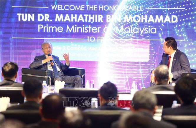 PM Malaysia, Mahathir Mohamad berbagi pengalaman dengan Vietnam dalam tranformasi digital - ảnh 1