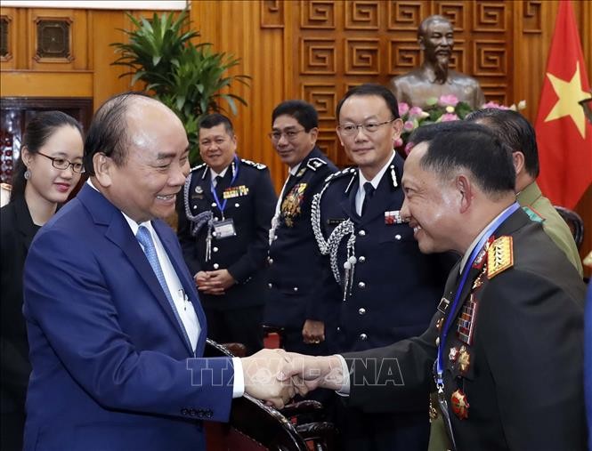 PM Vietnam, Nguyen Xuan Phuc menerima para kepala delegasi peserta Konferensi Panglima Kepolisian ASEAN - ảnh 1
