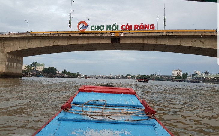 Pasar terapung Cai Rang – Destinasi wisata yang menarik wisatawan di Kota Can Tho - ảnh 1
