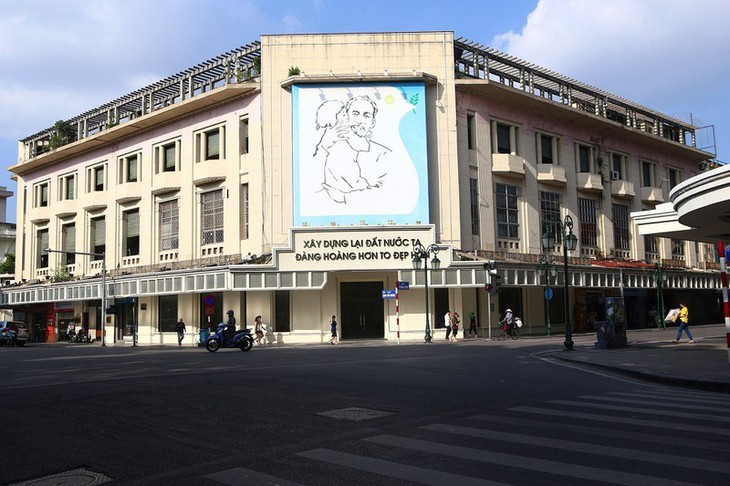 Foto-foto tentang Jalan Trang Tien - jalan megah di Kota Hanoi pada zaman dulu dan dewasa ini - ảnh 10