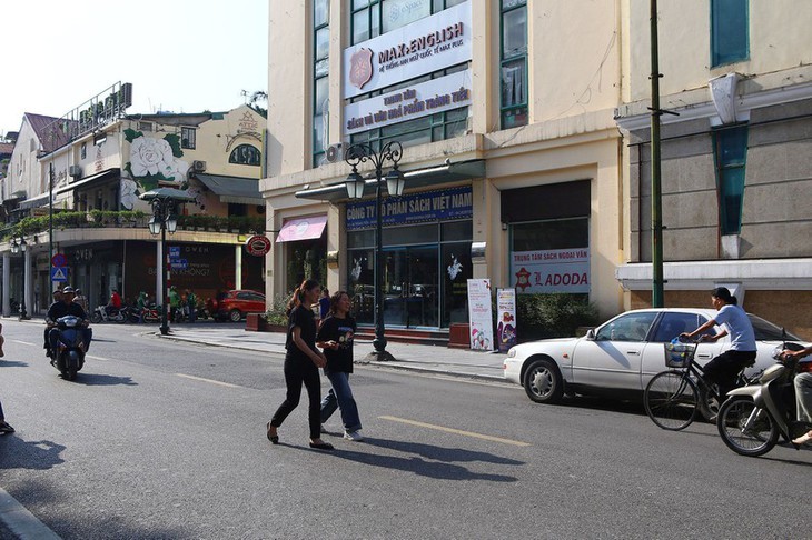 Foto-foto tentang Jalan Trang Tien - jalan megah di Kota Hanoi pada zaman dulu dan dewasa ini - ảnh 14