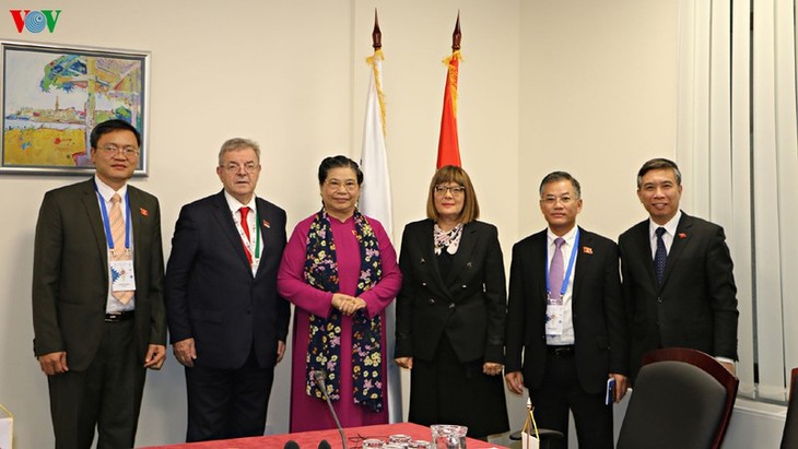 Vietnam menghargai usaha mendorong kerjasama dengan Serbia dan Australia - ảnh 1