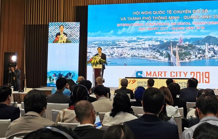 Konferensi Internasional tentang Transformasi Digital yang Menuju Pembangunan Kota Pintar - ảnh 1