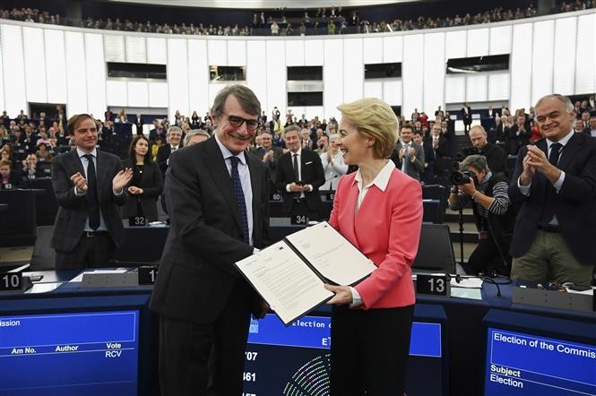 Parlemen Eropa mengesahkan Komisi Eropa baru - ảnh 1