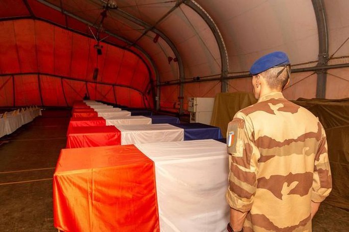 IS Mengakui Tanggung Jawabnya Atas Serangan dengan Pesawat, sehingga Menewaskan 13 Serdadu Perancis di Mali - ảnh 1