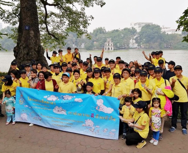 Akitivitas Amal ‘Bersama-sama Melakukan Pekerjaan yang Baik dengan Sepenuh Hati” yang Dilakukan Komunitas Orang Thailand di Vietnam - ảnh 1