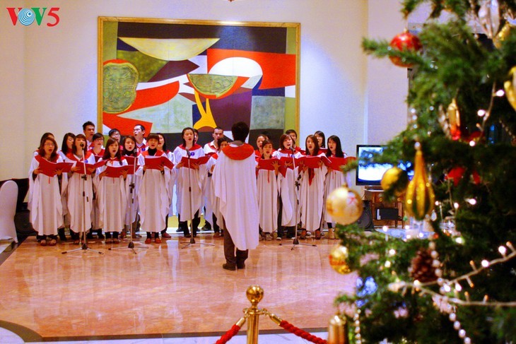 Suasana Hari Natal di Kota Hanoi - ảnh 6