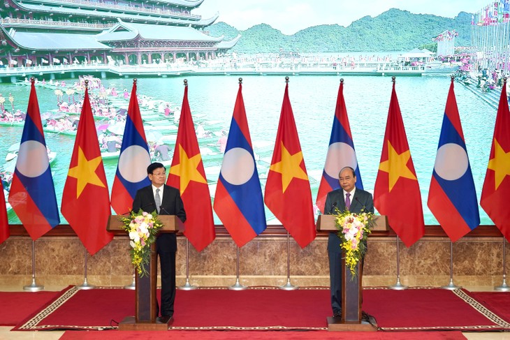 Viet Nam dan Laos membahas strategi kerjsama untuk waktu 10 tahun mendatang - ảnh 1