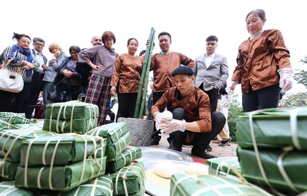 Korps Diplomatik menguak tabir kebudayaan Vietnam dan Hari Raya Tet 2020 - ảnh 1