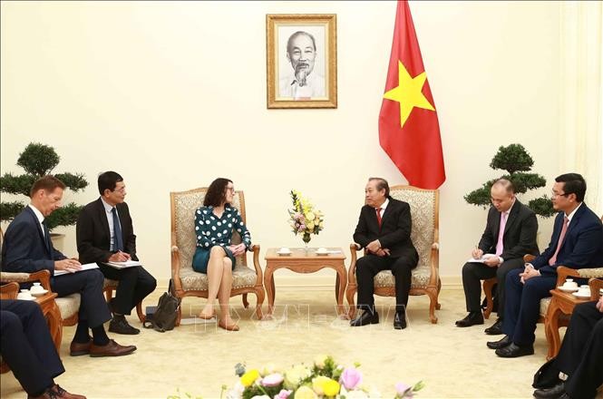 Deputi Harian PM Truong Hoa Binh menerima Menteri Ilmu Pengetahuan dan Kesenian Negara Bagian Hessen (Jerman), Angela Dorn - ảnh 1