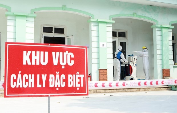 Para dokter di garis depan pencegahan dan pemberantasan wabah COVID-19 di Kabupaten Binh Xuyen, Provinsi Vinh Phuc - ảnh 1