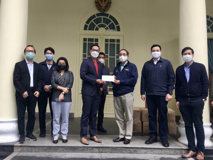 Komunitas orang Thailand di Vietnam bersinergi dengan Vietnam melawan wabah Covid-19 - ảnh 2