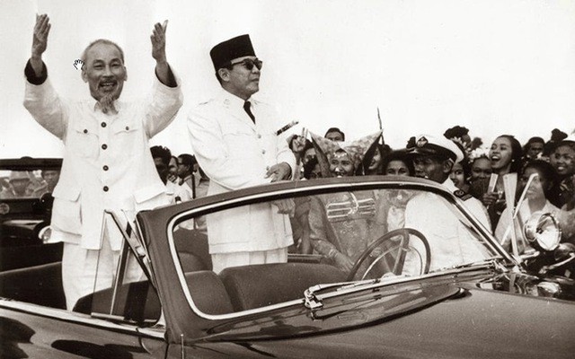 Presiden Ho Chi Minh dan Presiden Soekarno, persahabatan yang melampaui prinsip-prinsip diplomatik biasa - ảnh 1