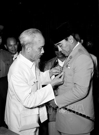 60 tahun kunjungan dari Presiden Ho Chi Minh dan Presiden Soekarno: “Jauh di mata, dekat di hati“ - ảnh 9