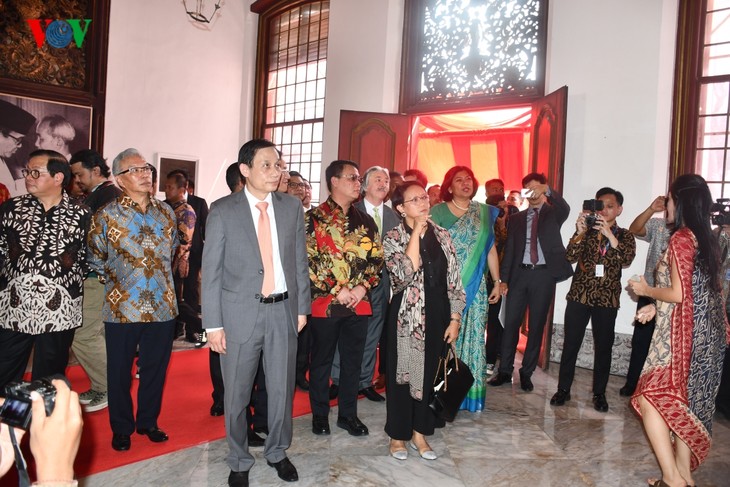 Memperingati ultah ke-60 kunjungan Presiden Ho Chi Minh dan kunjungan Presiden Soekarno - ảnh 2