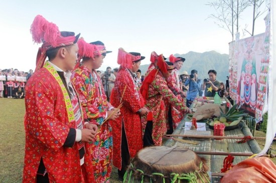 Ritual memuja Ban Vuong dari warga etnis minoritas Dao di Kabupaten Ba Che, Provinsi Quang Ninh, Vietnam Utara - ảnh 1