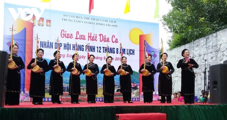 Pesta Hang Pinh sehubungan dengan malam bulan purnama dari warga etnis-etnis minoritas Tay dan Nung di Provinsi Lang Son - ảnh 1