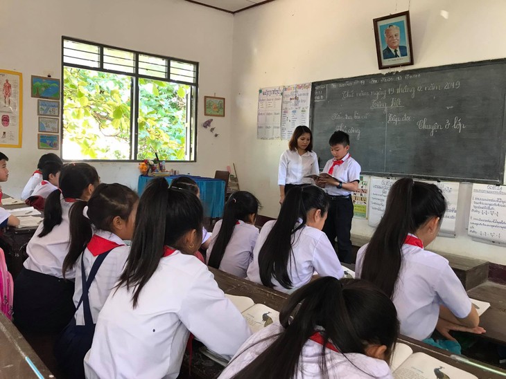 Guru Vietnam Sepenuh Hati dengan Pekerjaan di Negeri Jutaan Gajah - ảnh 3