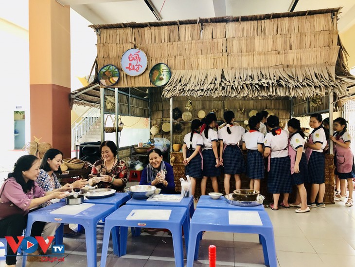Pengalaman Membuat Kue Rakyat Daerah Nam Bo di Sekolah - ảnh 1