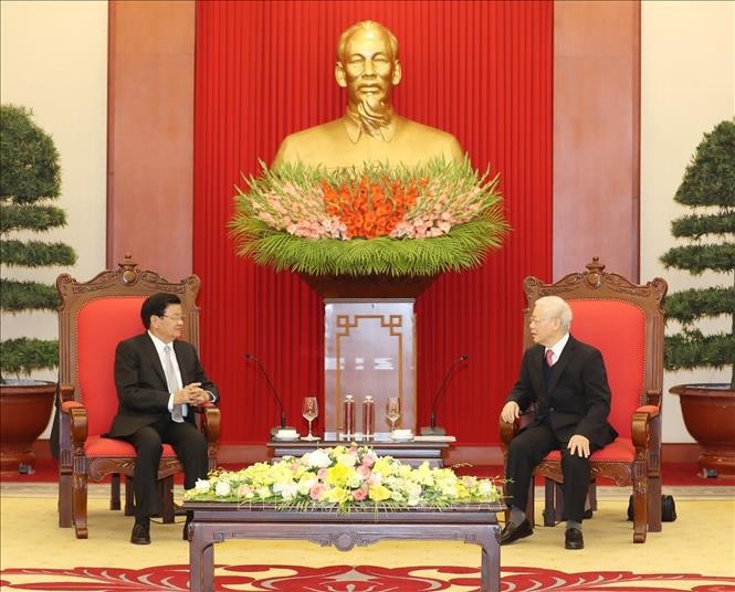 Sekjen, Presiden Vietnam, Nguyen Phu Trong Menerima PM Laos, Thongloun Sisoulith - ảnh 1