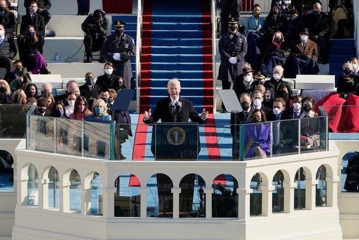 Resmi Dilantik, Presiden AS, Joe Biden Imbau Solidaritas - ảnh 1
