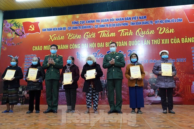 Program “Musim Semi di Daerah Perbatasan yang Kental dengan Rasa Persatuan Tentara dan Rakyat” di Kabupaten Huong Hoa, Provinsi Quang Tri - ảnh 1