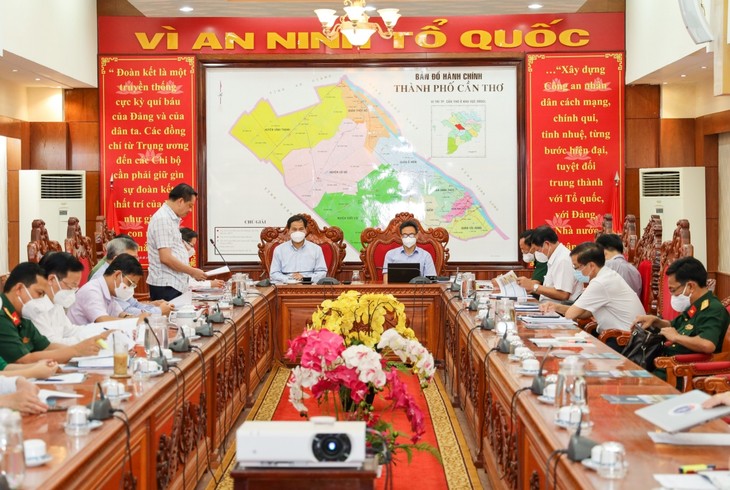 Deputi PM Vu Duc Dam Periksa Pencegahan dan Pengendalian Wabah di Kota Can Tho dan Provinsi Tra Vinh - ảnh 1