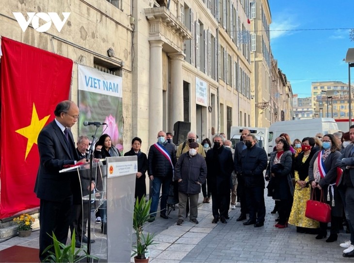 Pasang Papan Peringatan Presiden Ho Chi Minh di Kota Marseille, Perancis - ảnh 1