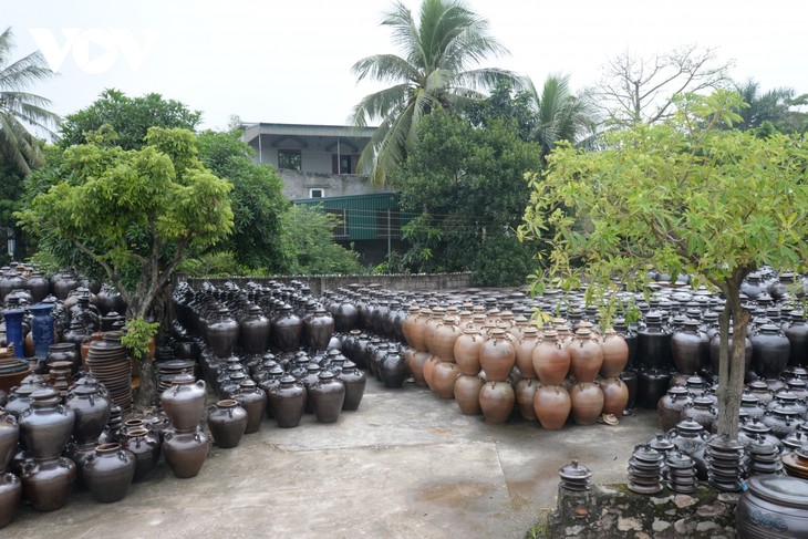 Mengunjungi Desa Keramik Kuno Vinh Hong di Provinsi Quang Ninh - ảnh 1