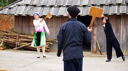 Permainan rakyat dan cara nyanyi dendang sayang dari muda - mudi warga etnis Mong di Provinsi Son La - ảnh 2