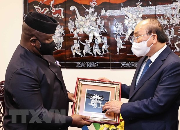 Presiden Republik Sierra Leone, Julius Maada Bio Melakukan Kunjungan Resmi ke Vietnam - ảnh 1
