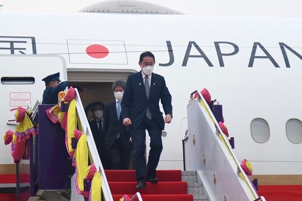 PM Jepang Lakukan Kunjungan Resmi di Thailand - ảnh 1