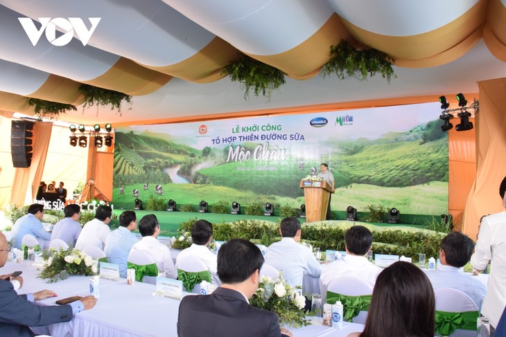 PM Pham Minh Chinh Hadiri Acara Mengawali Pembangunan Proyek Surga Susu Moc Chau - ảnh 1