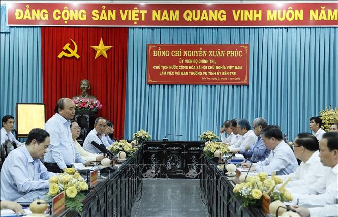 Presiden Nguyen Xuan Phuc Memimpin Temu Kerja dengan Badan Harian Komite Partai Provinsi Ben Tre - ảnh 1