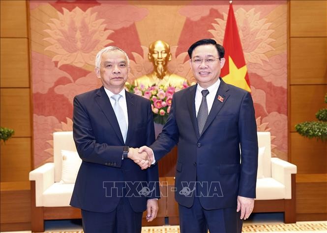 MN Vietnam Bersedia Berbagi Pengalaman dengan Parlemen Laos - ảnh 1